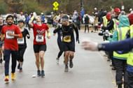 People hydrating themselves during the 2022 Boston Half Marathon (Image via Getty)